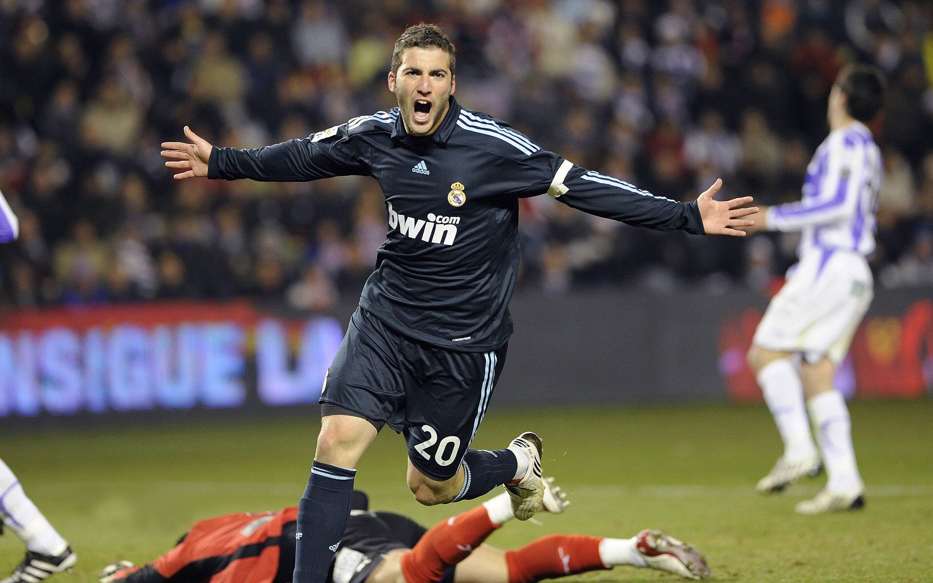 mk体育官网-中超联赛国家队夺冠 球迷纷纷点赞，2021中超夺冠规则